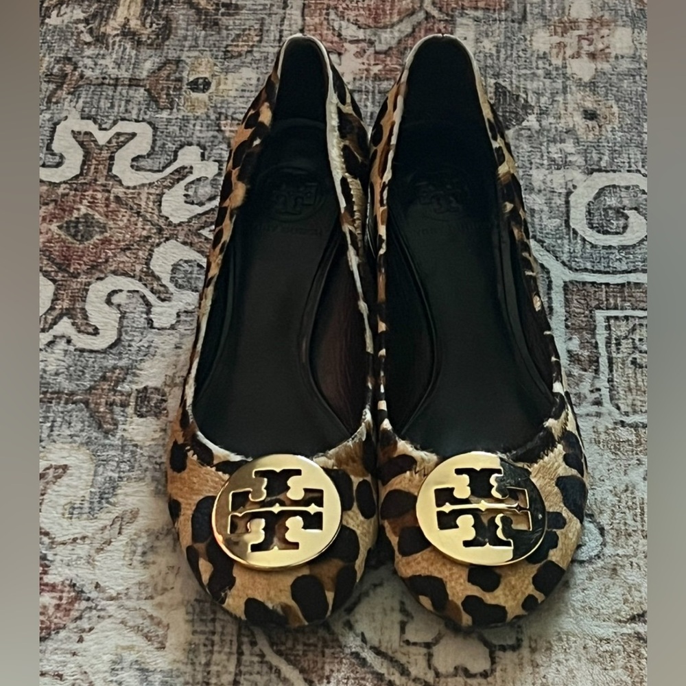 Tory Burch Reva Leopard Calf Hair Gold Accent Block Heel Pumps Size 7-7.5